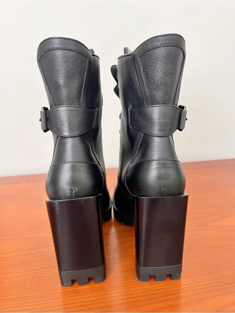 Christian Louboutin Macademia 100 Black Leather Ankle Buckle   Ankle Boots Sz 38